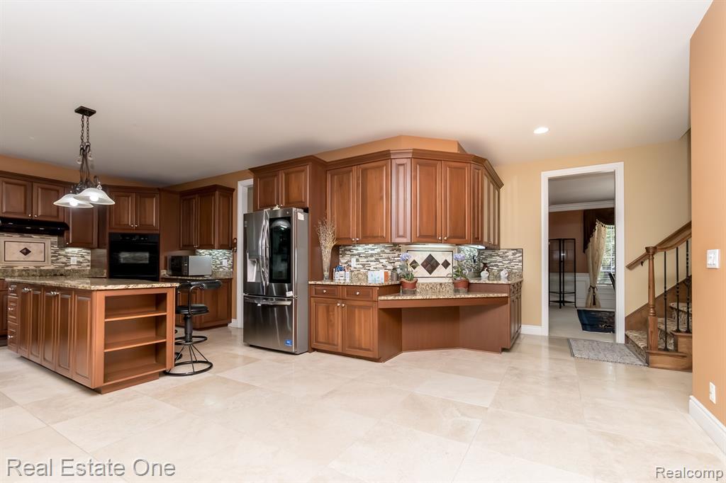18090 Peninsula Way, Northville, MI 48168 — Photo 36