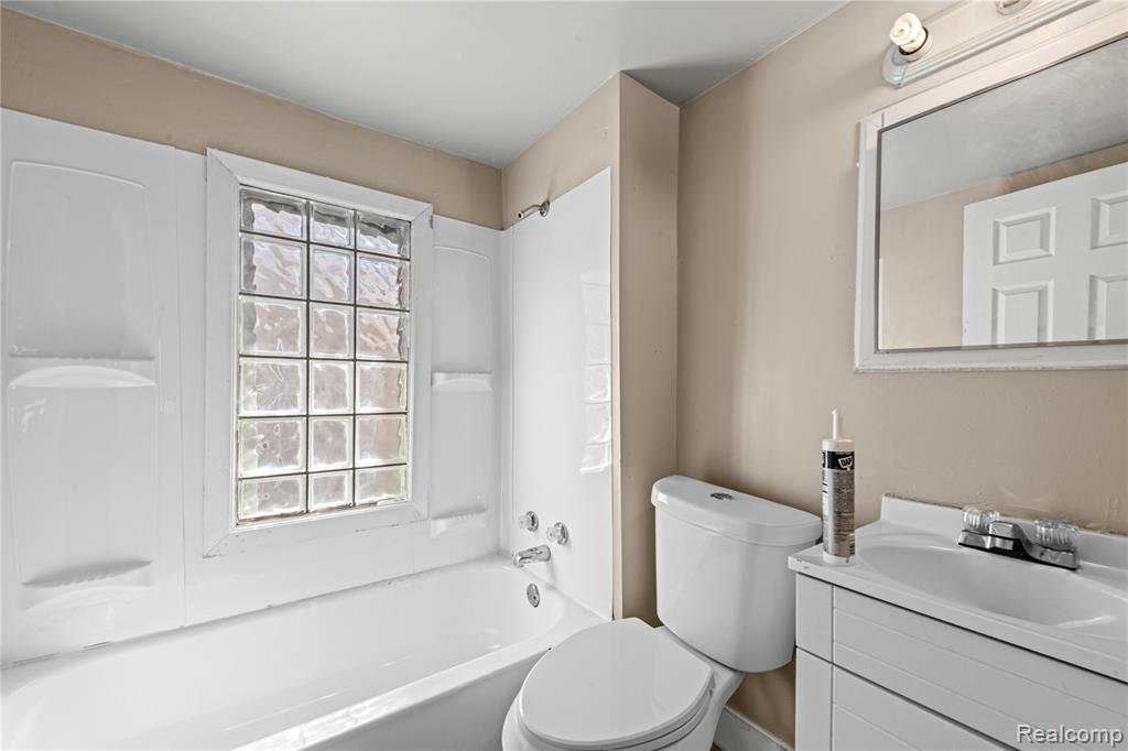 705 Cleophus Parkway, Lincoln Park, MI 48146 — Photo 19