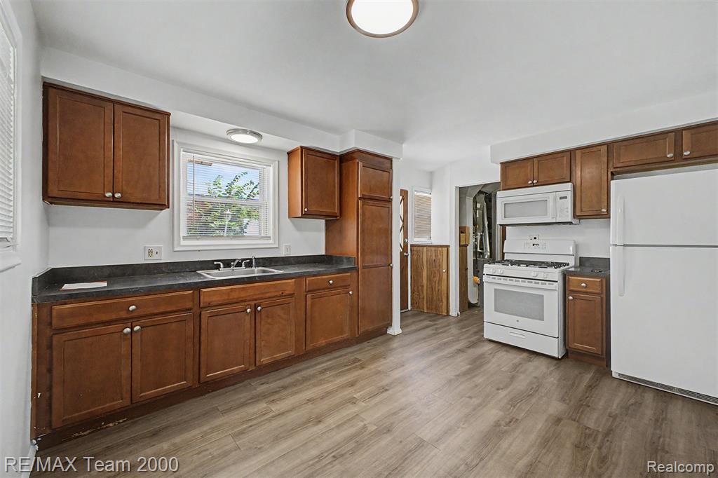 4947 Roosevelt Boulevard, Dearborn Heights, MI 48125 — Photo 8