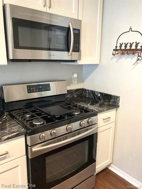 2054 MAPLEHURST Drive, 46, Commerce Twp, MI 48390 — Photo 12
