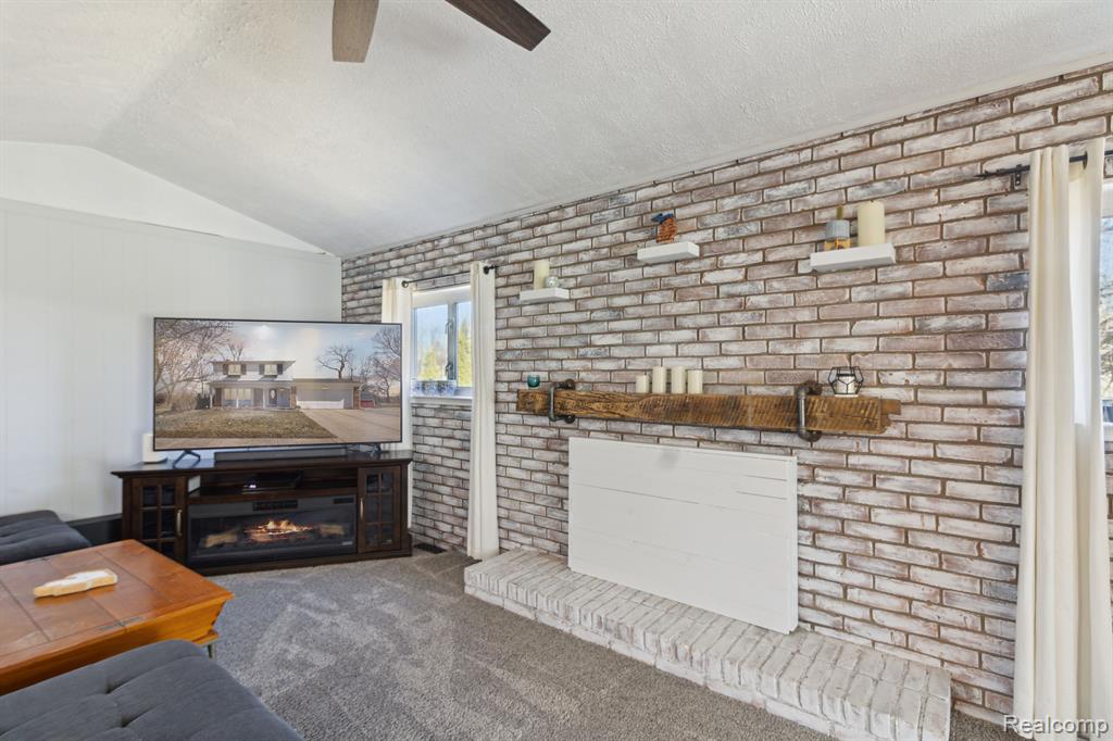 8612 PALOMINO Drive, Commerce Twp, MI 48382 — Photo 9