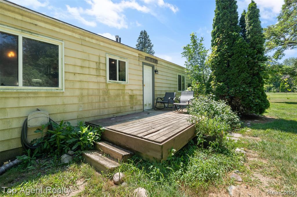 227 W Peterson Drive, Brighton, MI 48114 — Photo 17