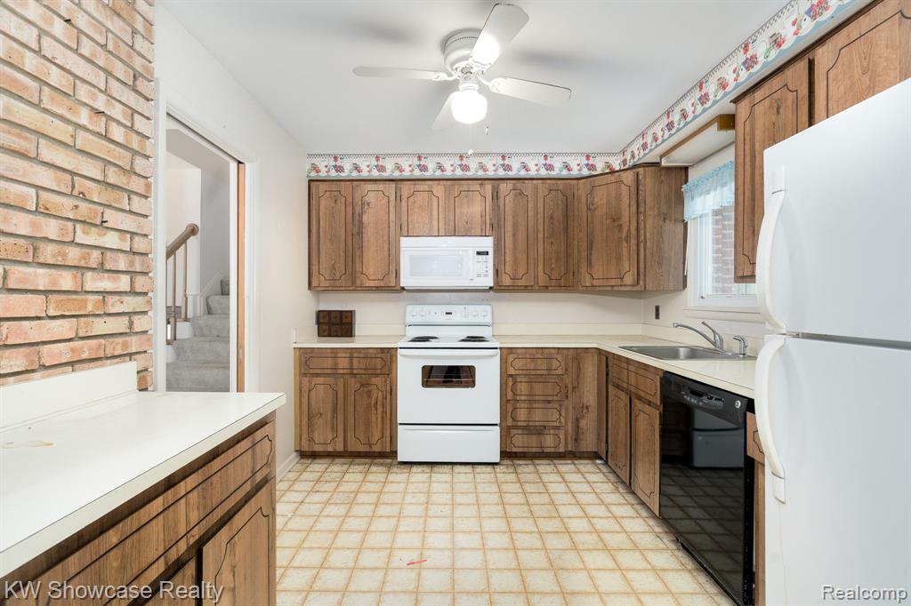 5274 Cooley Lake Road, Waterford, MI 48327 — Photo 26