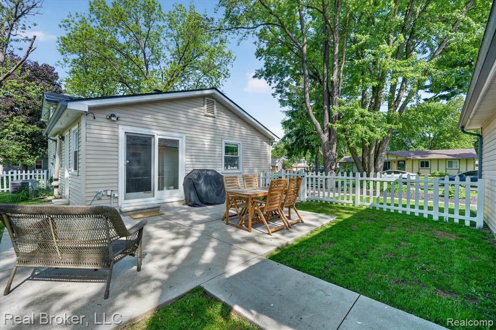 6551 Duffield Street, West Bloomfield, MI 48324 — Photo 23