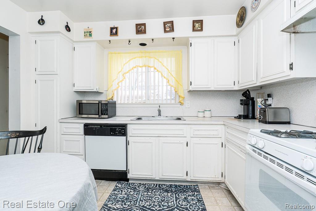 409 Fox Hills Drive N, 95, Bloomfield Hills, MI 48304 — Photo 10