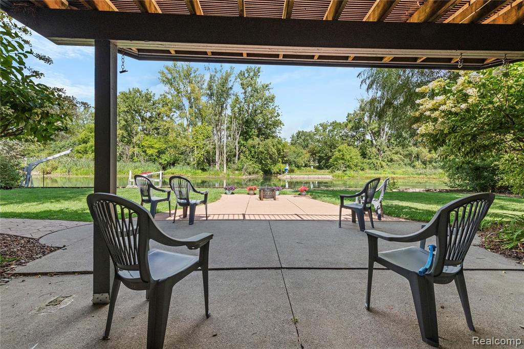 9662 Waterway Drive, Grosse Ile, MI 48138 — Photo 38