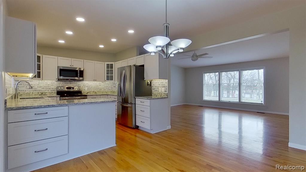 715 Lakeside Drive, Waterford, MI 48328 — Photo 17