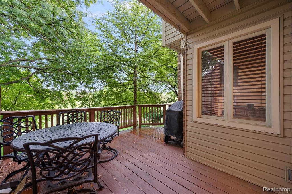 968 Golfview Court, Rochester Hills, MI 48307 — Photo 16