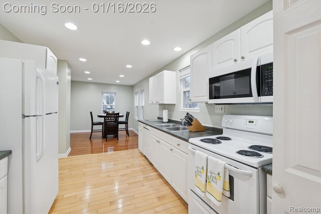 537 Andresen Court, Hazel Park, MI 48030 — Photo 13