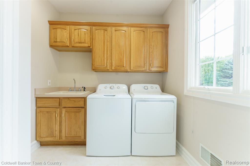 4692 Edinburgh Drive, Howell, MI 48843 — Photo 24