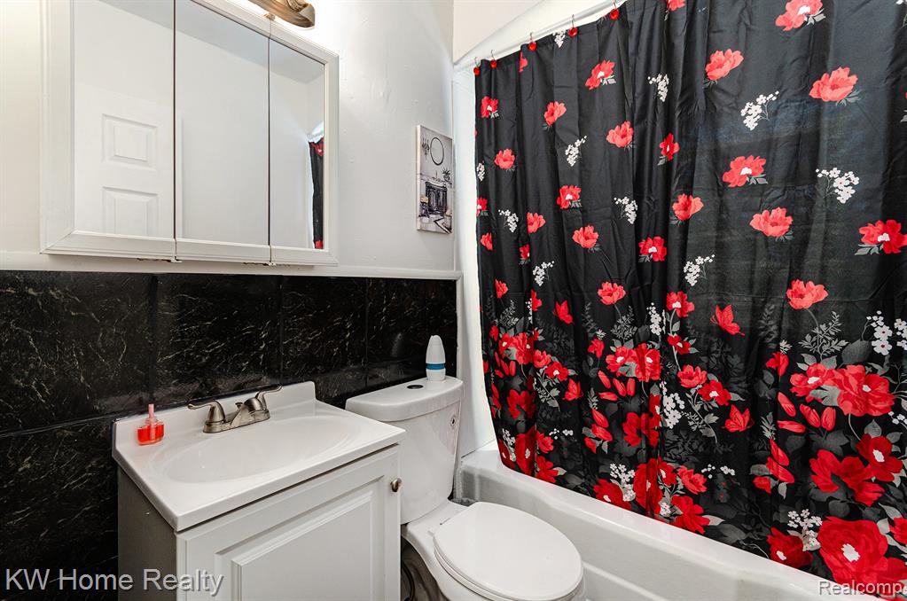 8051 Ashton Avenue, Detroit, MI 48228 — Photo 11