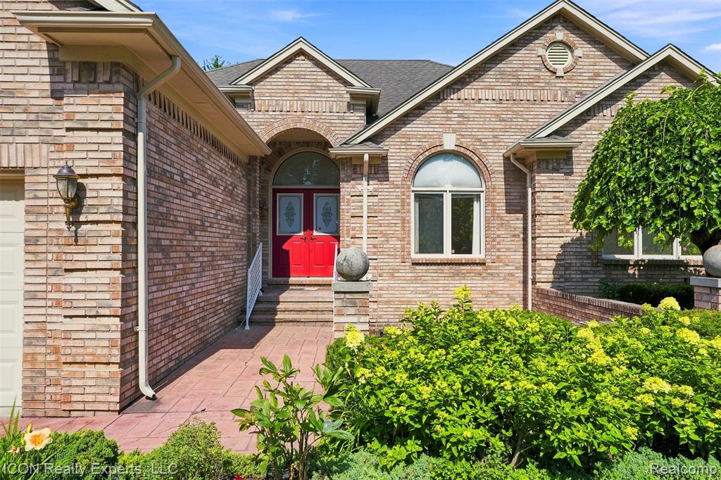 49147 Dunhill Drive, Macomb, MI 48044