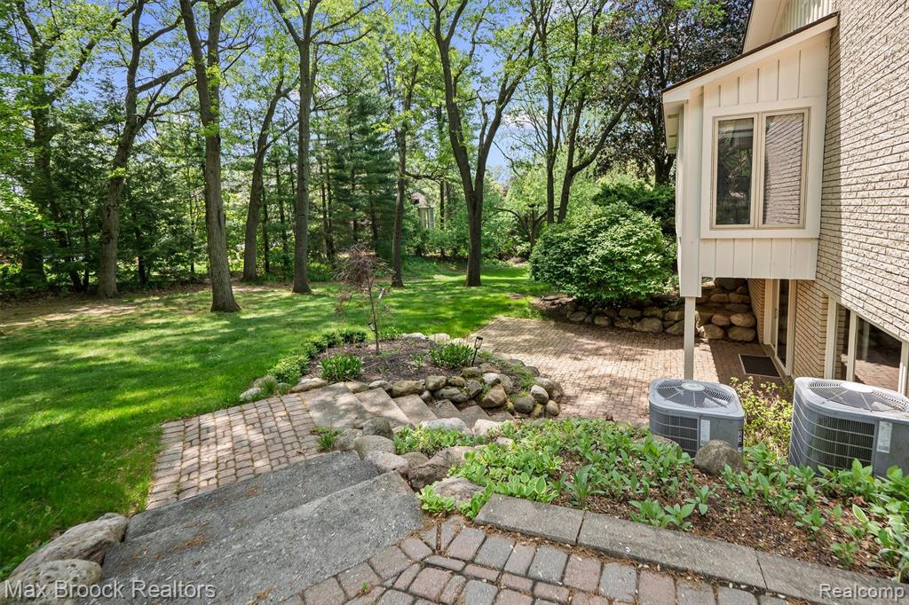 1418 Sodon Lake Drive, Bloomfield Hills, MI 48302 — Photo 31