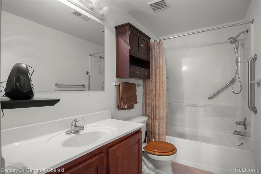 16201 TERRACE VILLAGE Drive, Taylor, MI 48180 — Photo 19