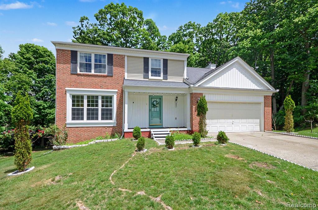 425 Thornridge Court, Rochester Hills, MI 48307 — Photo 2