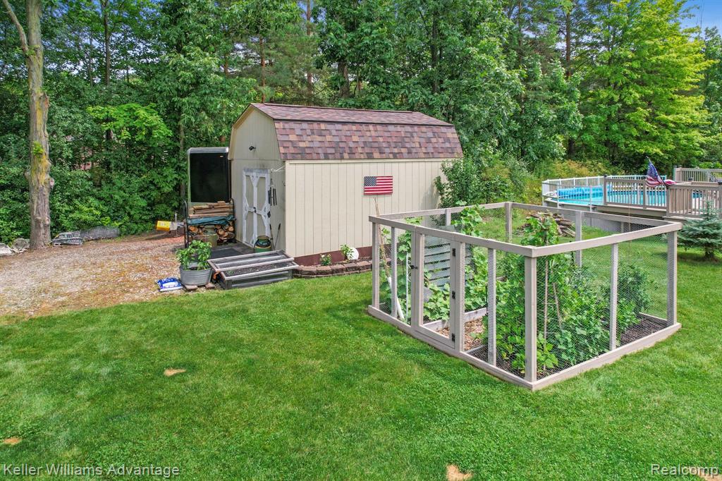 5085 HICKORY Trail, Grand Blanc, MI 48439 — Photo 11