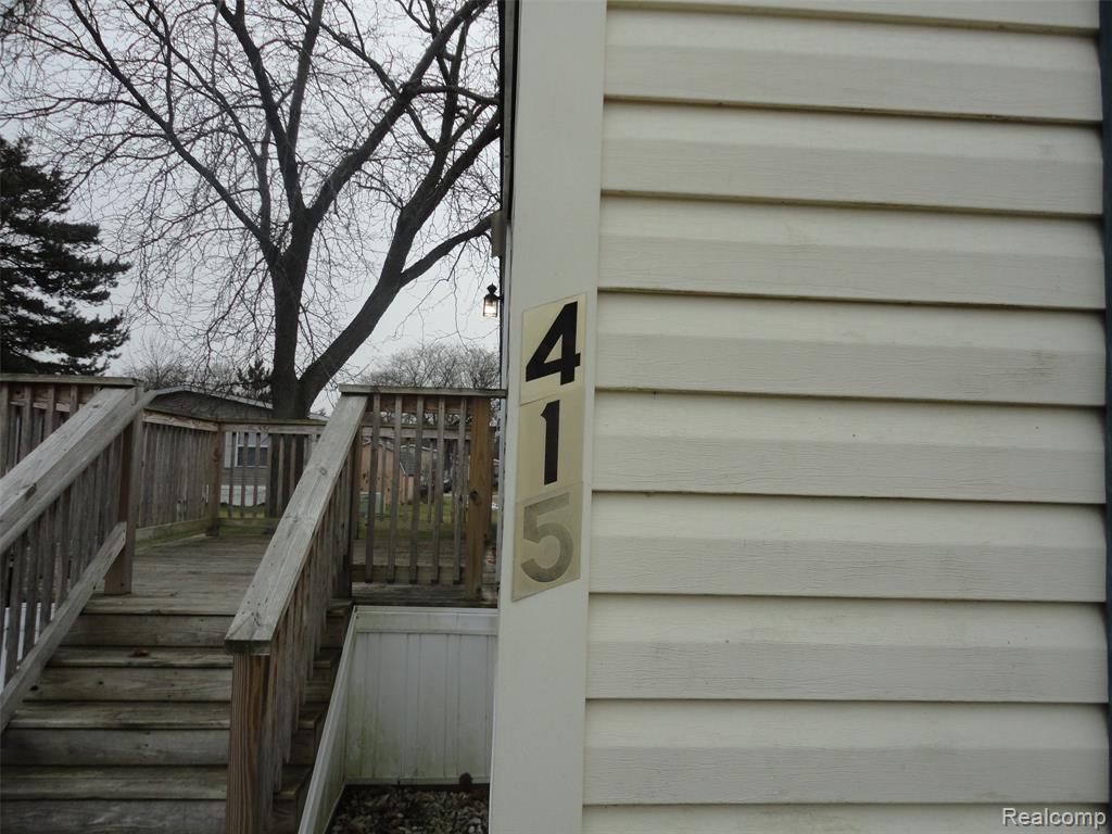 415 Midlands, Temperance, MI 48182 — Photo 11