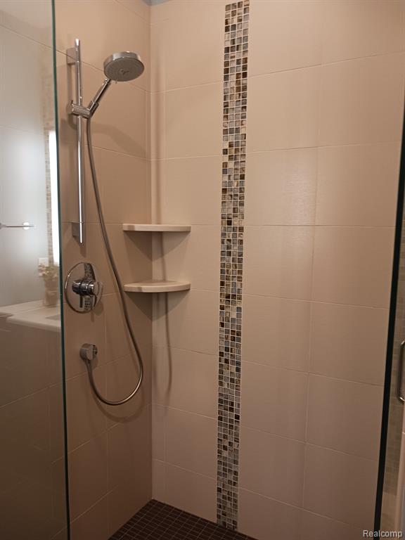 644 MILL POINTE Drive, Milford, MI 48381 — Photo 22