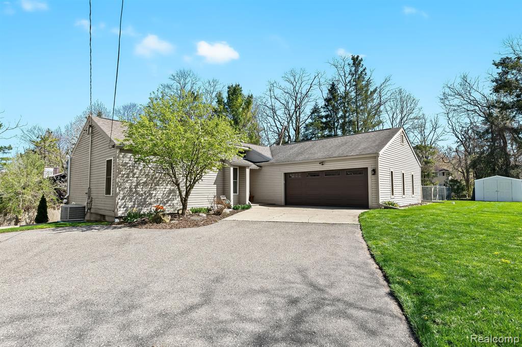 9248 HARTLAND Road, Fenton, MI 48430 — Photo 25