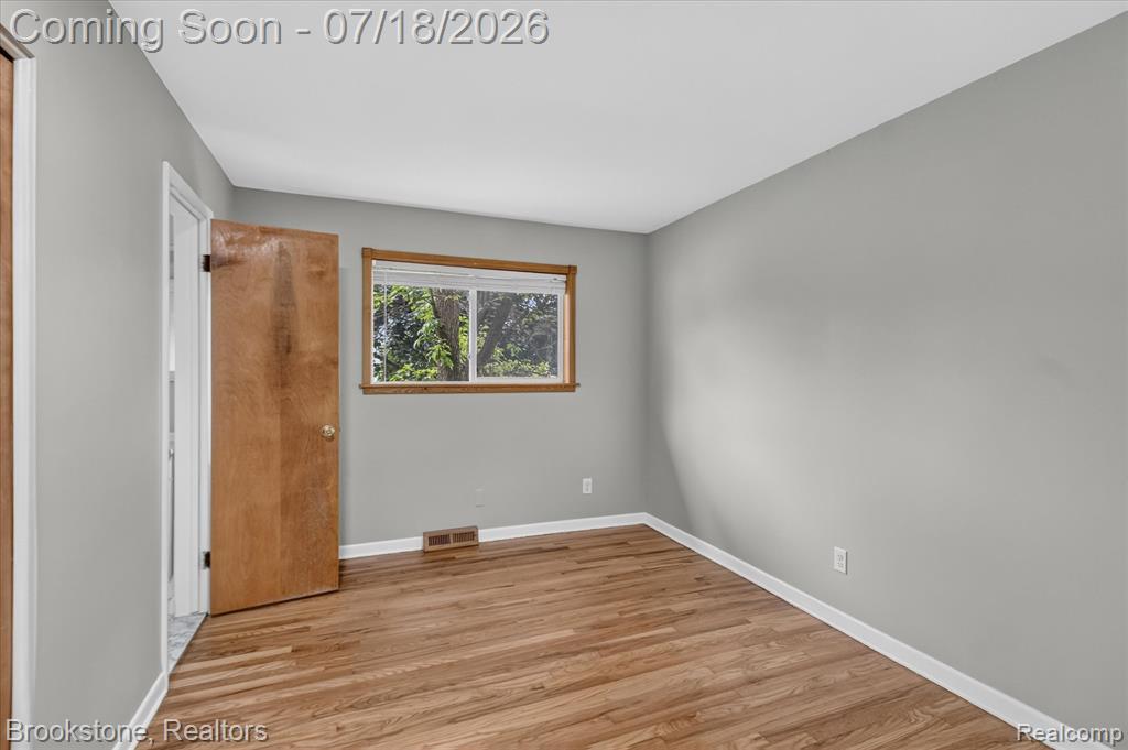 7176 Perry Lake Road, Clarkston, MI — Photo 17