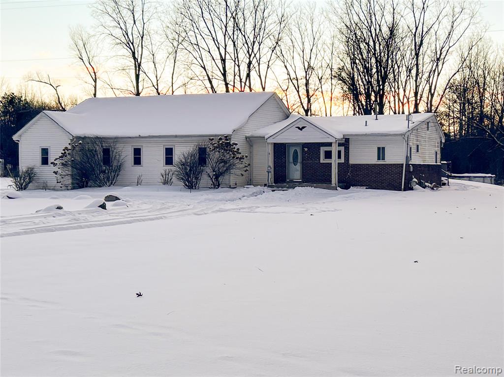 1290 Hunter Road, Brighton, MI 48114 — Photo 2