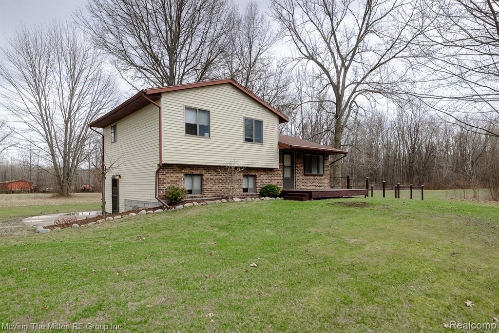 21775 Clemmons Court, Belleville, MI 48111 — Photo 36