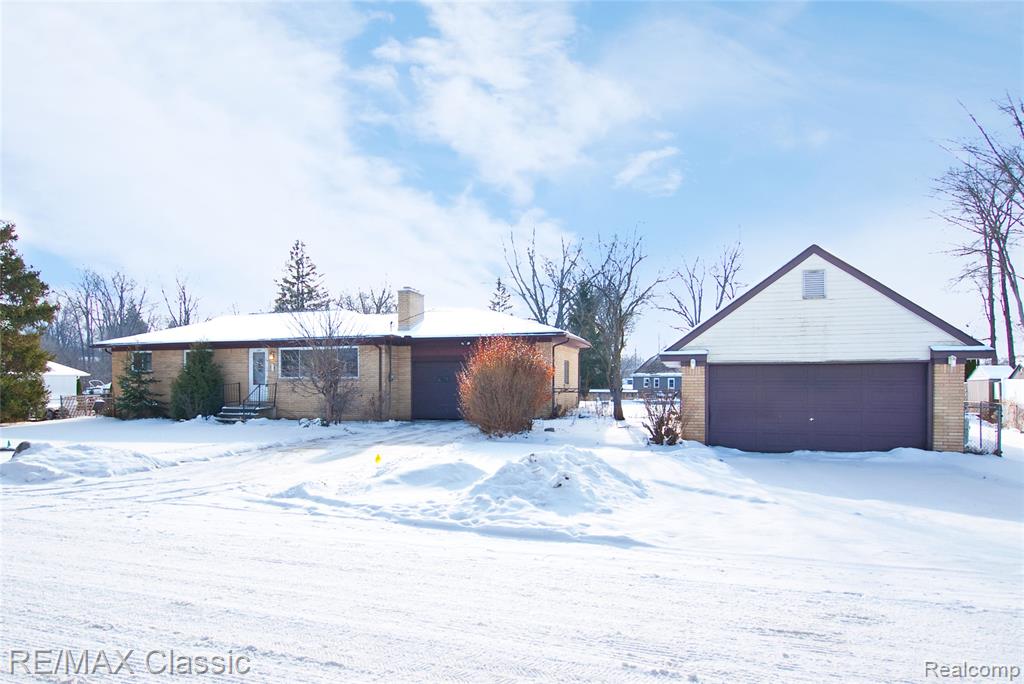 627 Sherbrooke Street, Commerce Twp, MI 48382 — front exterior
