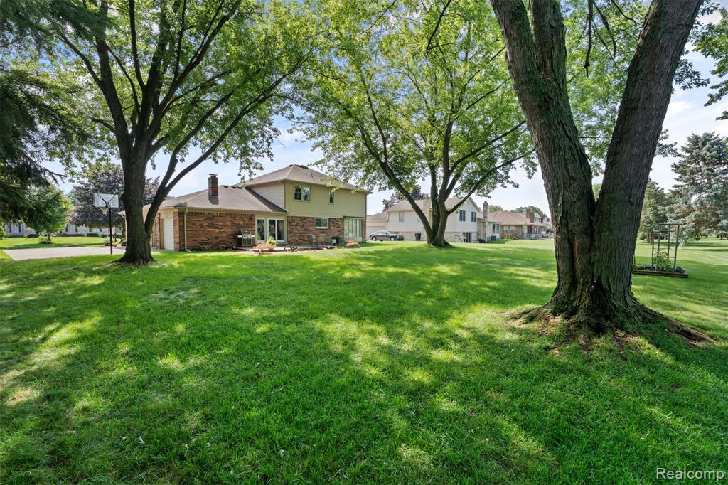 46959 Spruce Drive, Shelby Twp, MI 48315 — Photo 41