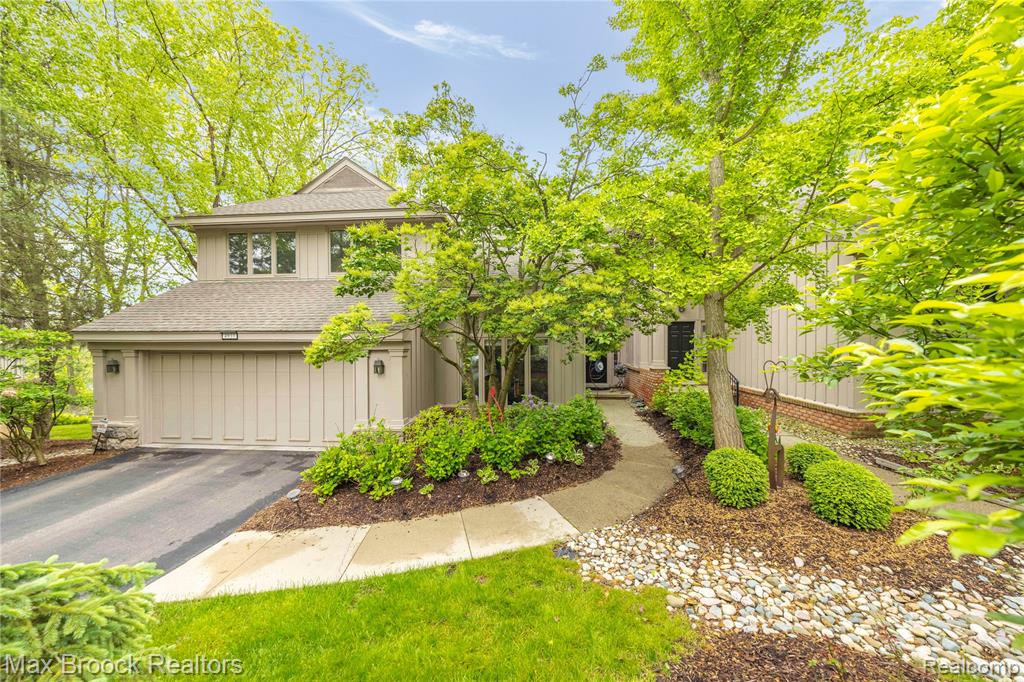 4933 Woodcliff Hill Road N, West Bloomfield, MI 48323 — front exterior