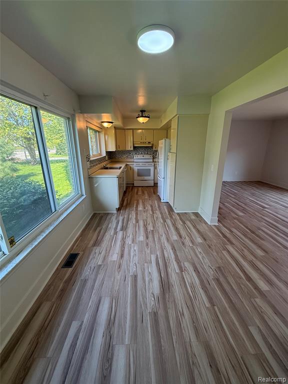 42136 Lochmoor Street, Clinton Twp, MI 48038 — Photo 6