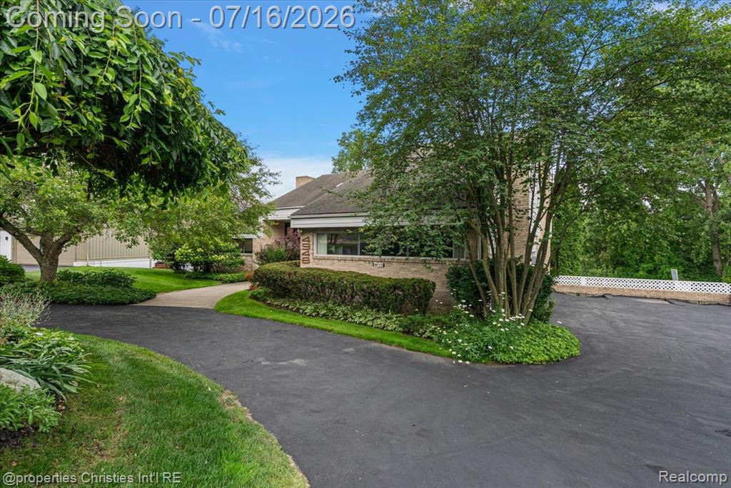 4948 Champlain Circle, West Bloomfield, MI 48323 — Photo 2