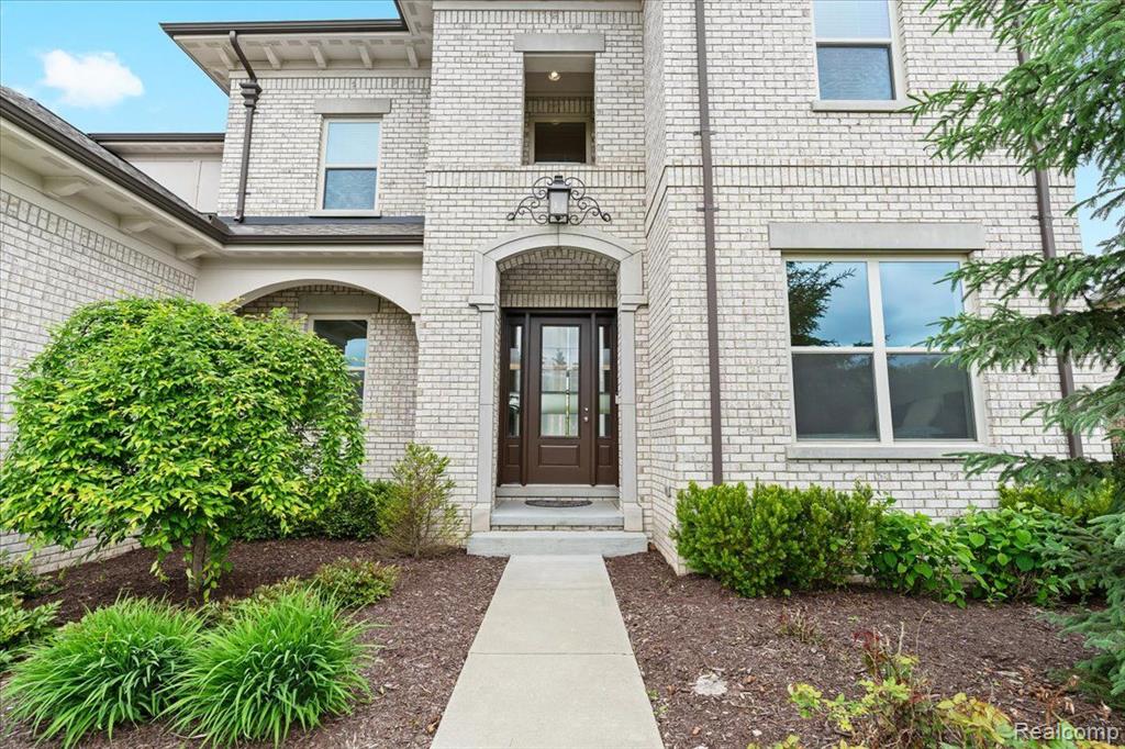 10611 STONEY POINT Drive, South Lyon, MI 48178 — Photo 3