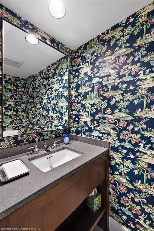 908 CHESTERFIELD Avenue, Birmingham, MI 48009 — Photo 15