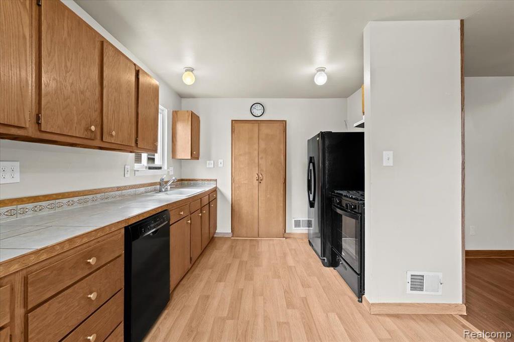 6073 TROY Street, Taylor, MI 48180 — Photo 13
