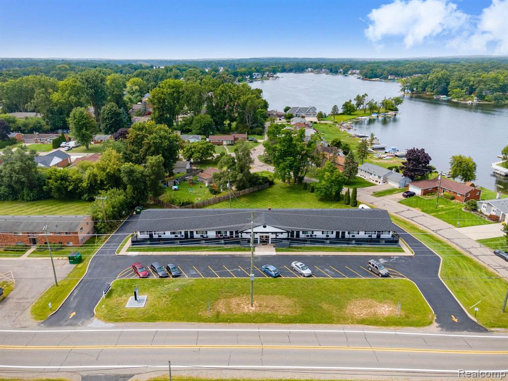 2475 S COMMERCE Road, Wolverine Lake, MI 48390 — Photo 3