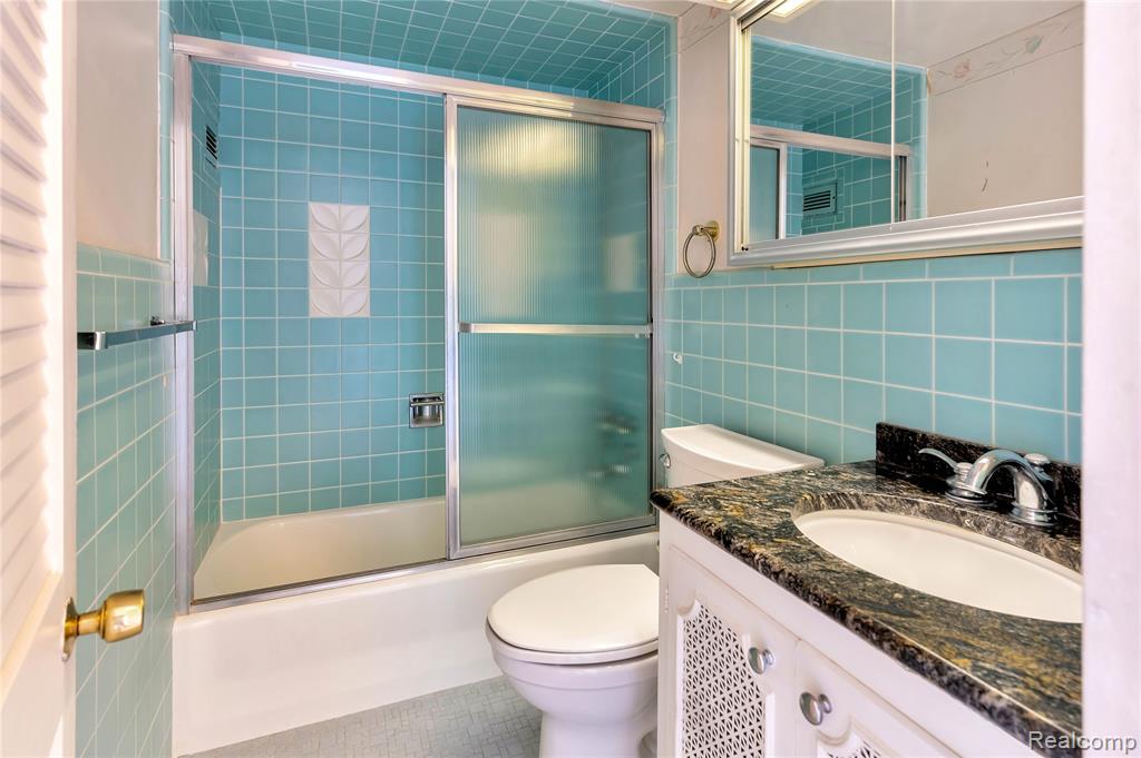 8900 E Jefferson Avenue, 630-631, Detroit, MI 48214 — Photo 13