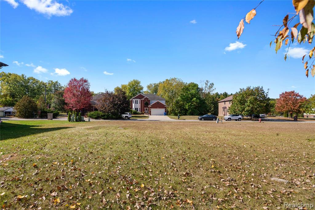 256 Madeleine Lane, Waterford, MI 48328 — Photo 5