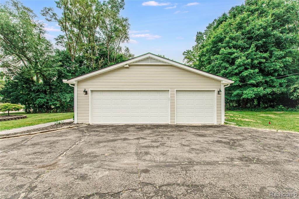 21993 Riverview Drive, Beverly Hills, MI 48025 — Photo 7