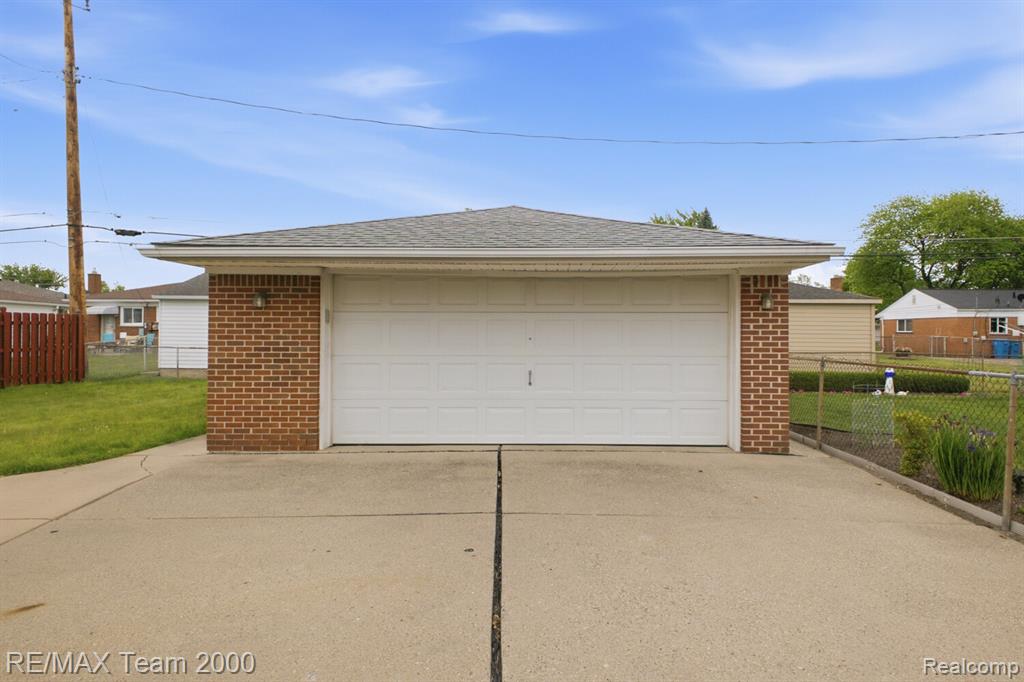 8512 Norborne Avenue, Dearborn Heights, MI 48127 — Photo 31