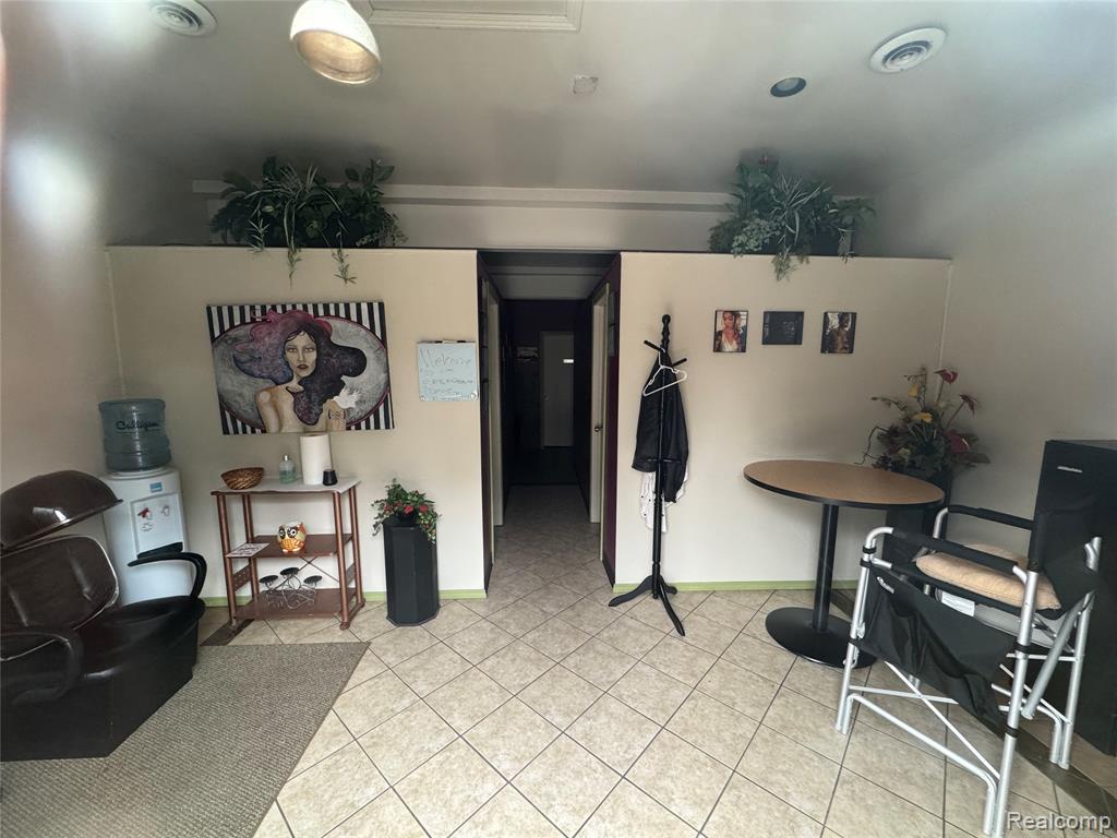9154 Fenton Road, Grand Blanc, MI 48439 — Photo 2
