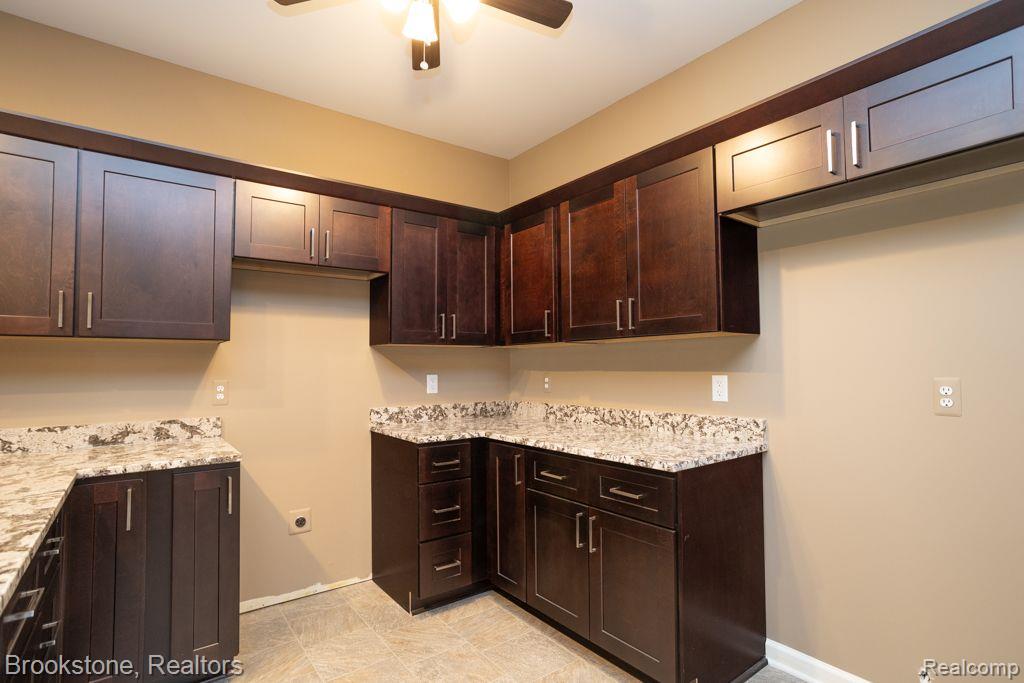 5829 TWIN OAKS Drive, Sterling Heights, MI 48314 — Photo 10