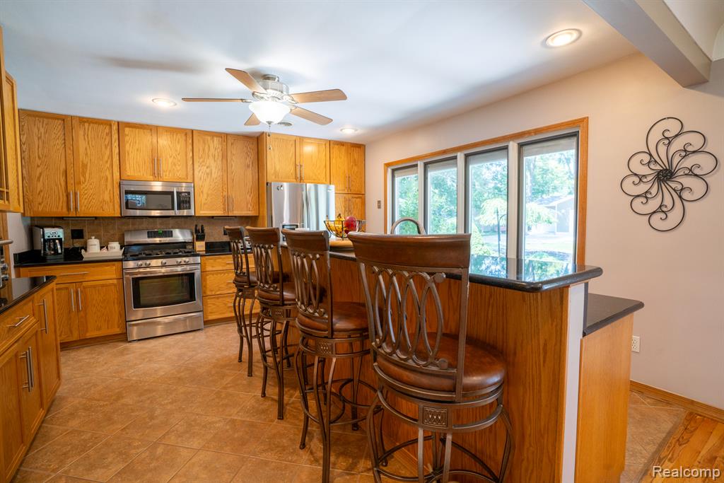 8310 Burning Bush Road, Grosse Ile, MI 48138 — Photo 11