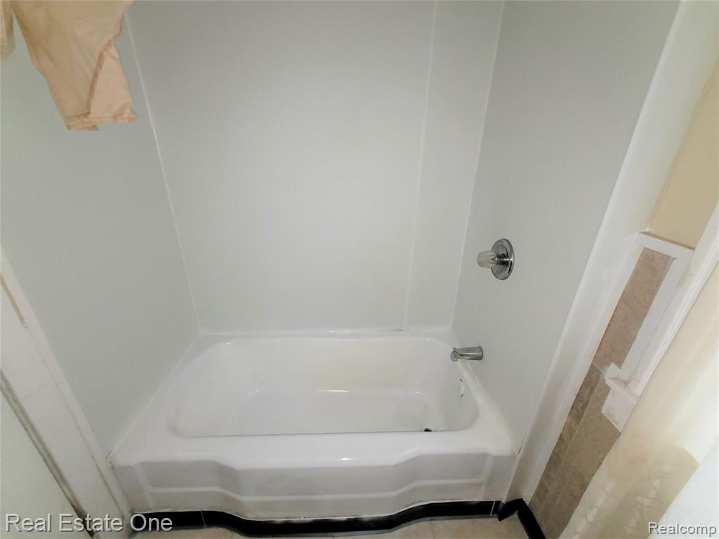6912 Mansfield Street, Detroit, MI 48228 — Photo 10