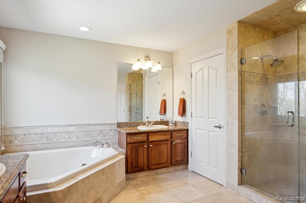 8504 Riverwalk Drive, Fenton, MI 48430 — Photo 31
