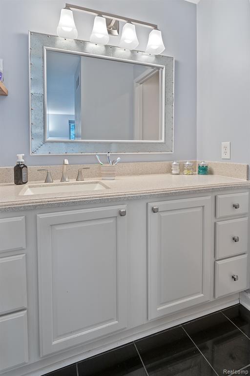 1561 S HILL Boulevard, Bloomfield Hills, MI 48304 — Photo 24