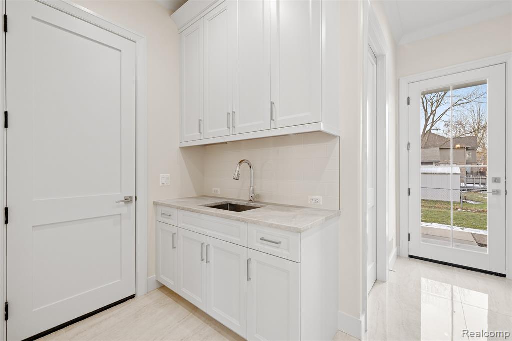 2802 HEATHFIELD Road, Bloomfield Hills, MI, 48301