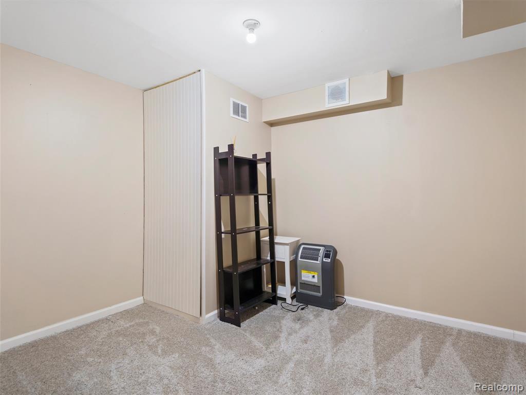 825 Huntclub Boulevard, Auburn Hills, MI 48326 — Photo 26