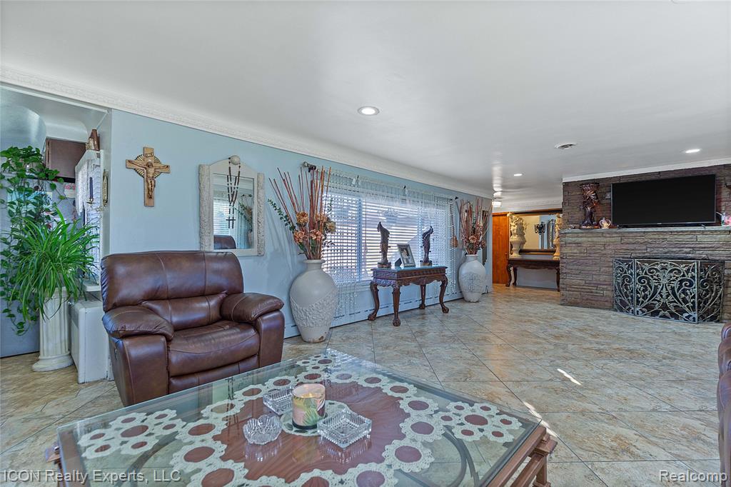 5072 15 Mile Road, Sterling Heights, MI 48310 — Photo 10