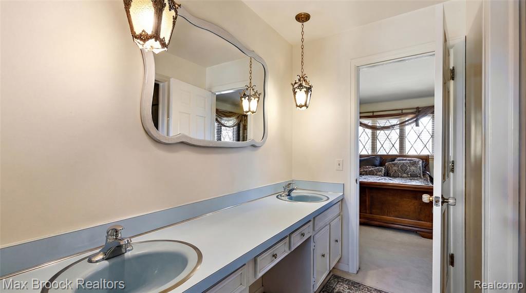 1319 Charrington Road, Bloomfield Hills, MI 48301 — Photo 24
