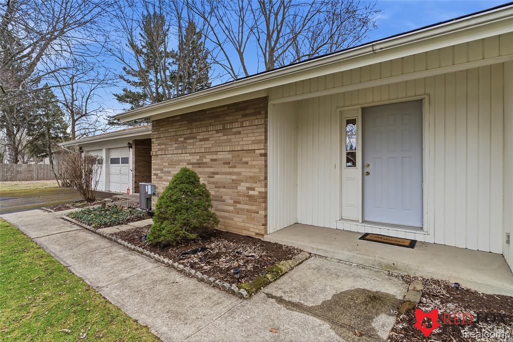5368 Oaktree Court, Flint, MI 48532 — Photo 5